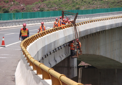 公路橋梁定期維護(hù)